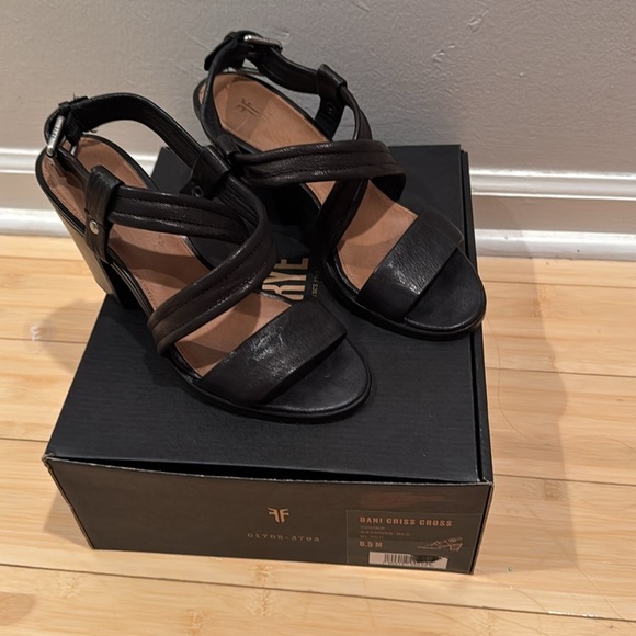 Frye Dani Criss Cross Sandals Black 8.5 - Picture 2 of 8